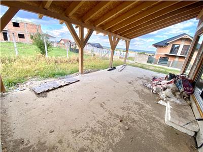 Casa de vanzare in Sibiu - Individuala cu terasa acoperita, curte si pod inalt
